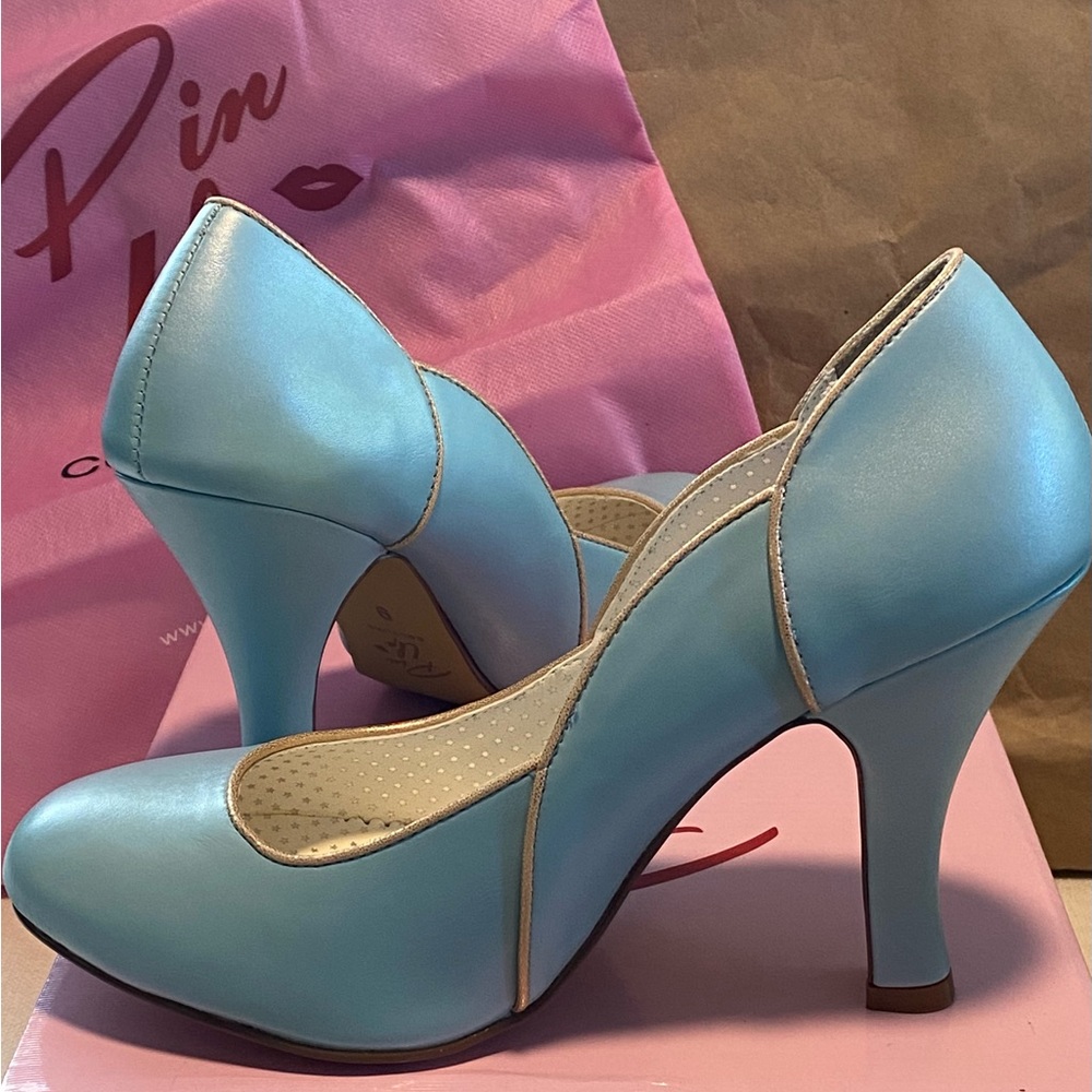 Pin Up Couture Heels Baby Blue Faux Leather with Gold Accents Size 9 NWB